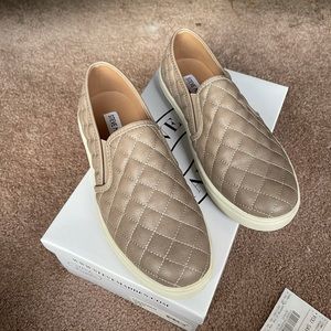 Steve Madden slip ons